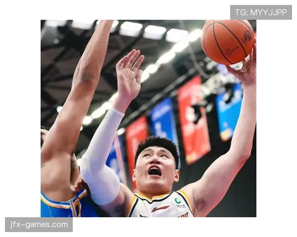 右路精彩助攻助球队逆转，状态回暖引关注